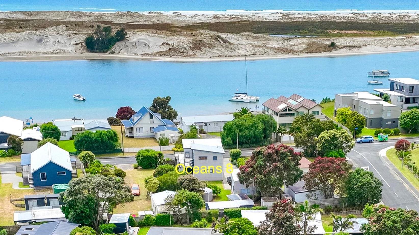 Oceans 8 - Mangawhai Heads Holiday Home Екстер'єр фото