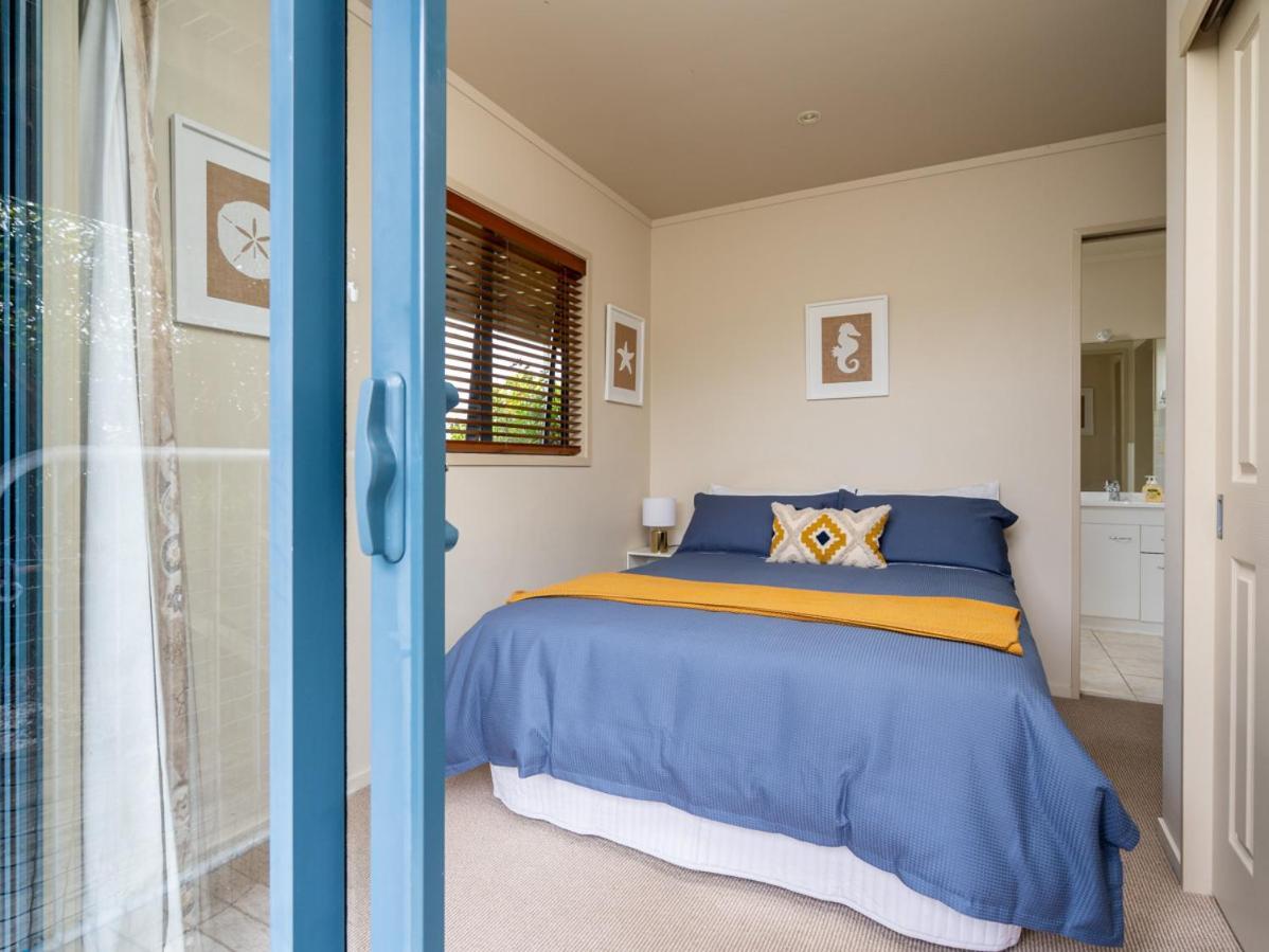Oceans 8 - Mangawhai Heads Holiday Home Екстер'єр фото