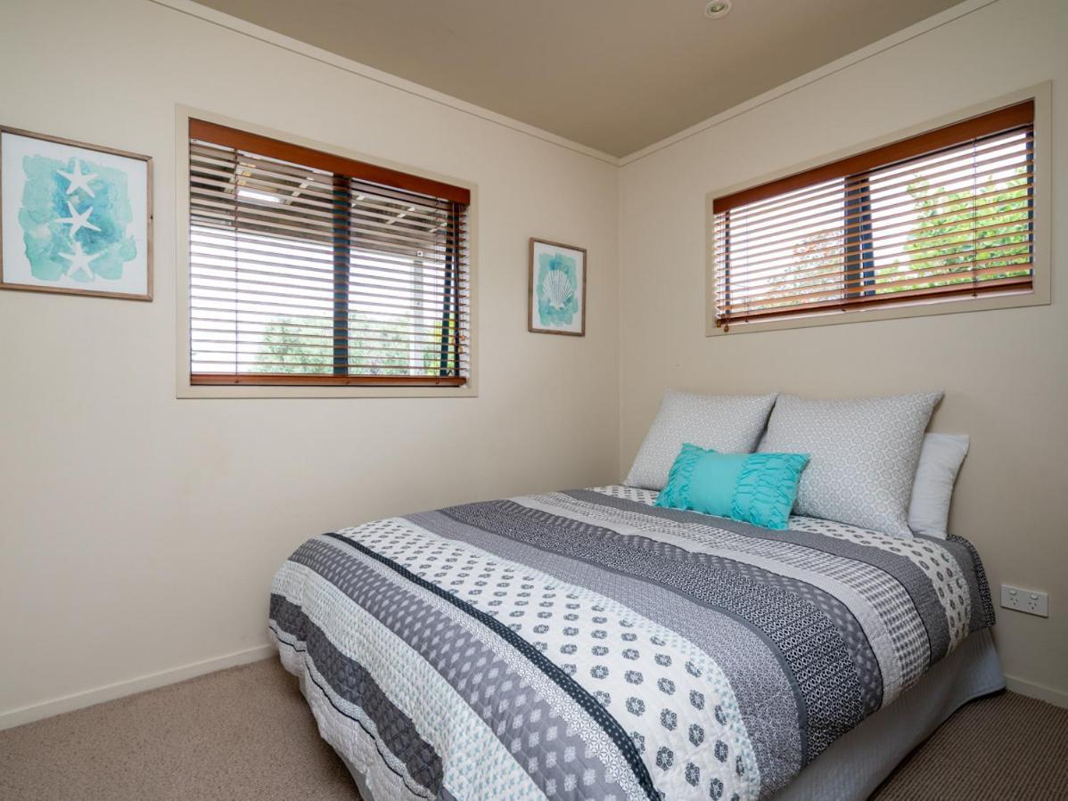 Oceans 8 - Mangawhai Heads Holiday Home Екстер'єр фото