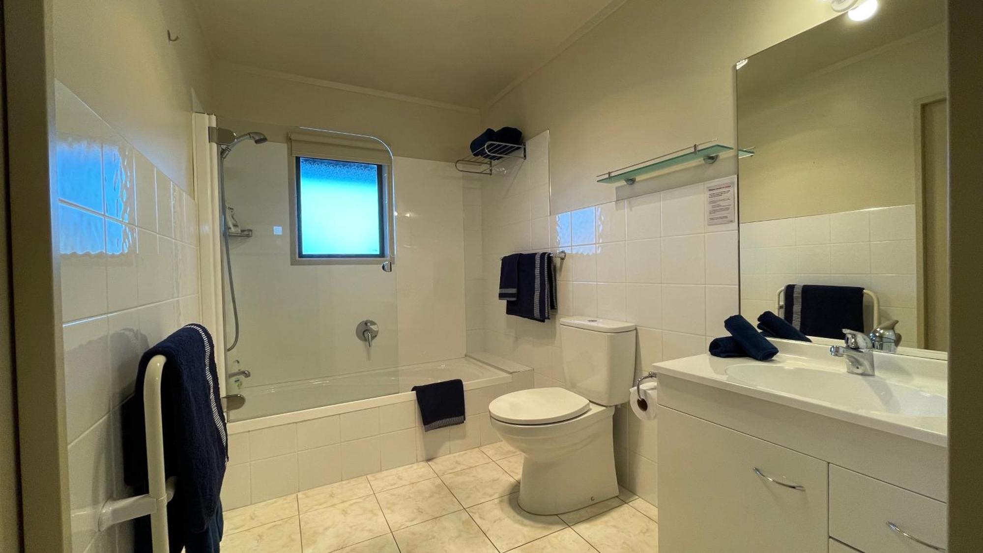 Oceans 8 - Mangawhai Heads Holiday Home Екстер'єр фото