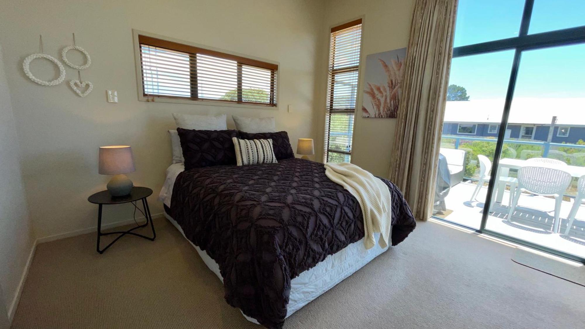 Oceans 8 - Mangawhai Heads Holiday Home Екстер'єр фото